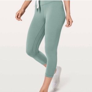 NWOT Lululemon Align Crop 21" Juniper